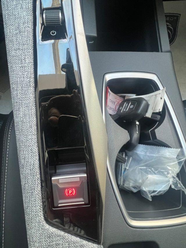 PEUGEOT 3008 Hybrid 136 e-DCS6 Allure tua da ?379,00 mensili