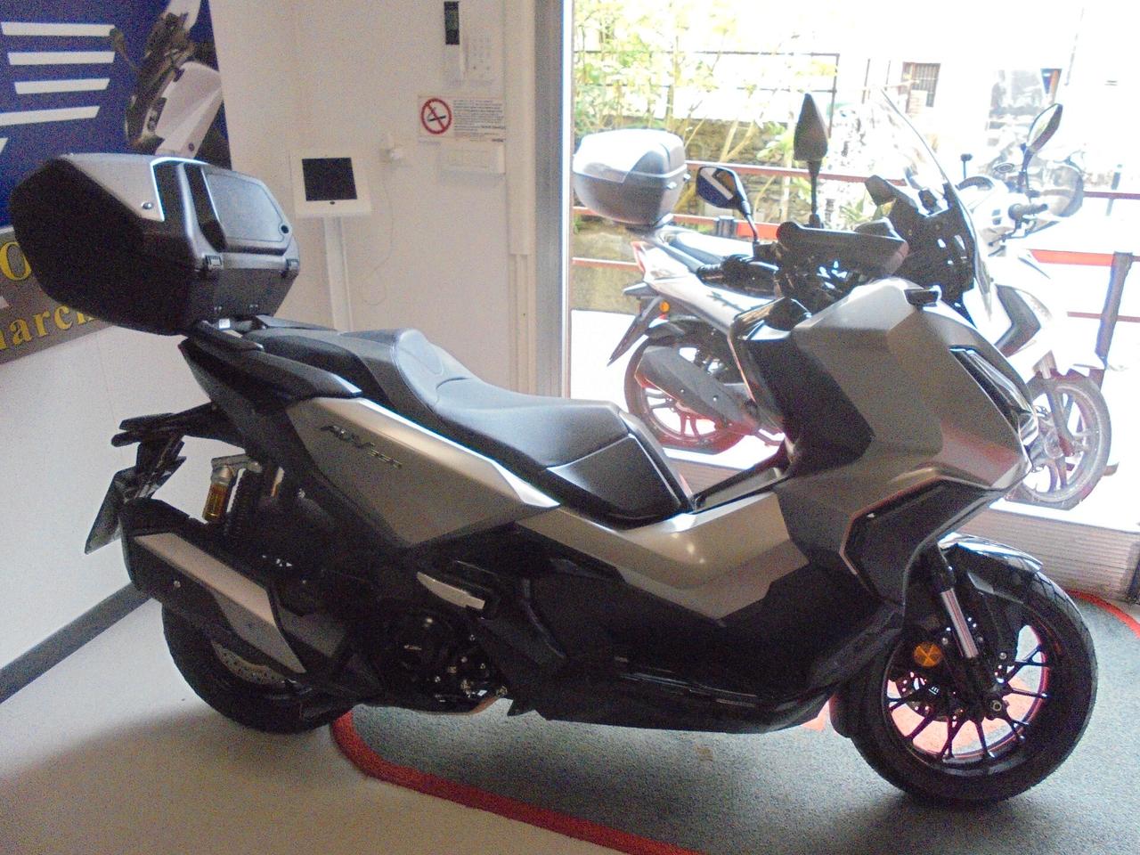 Honda ADV 350 ABS + TCS