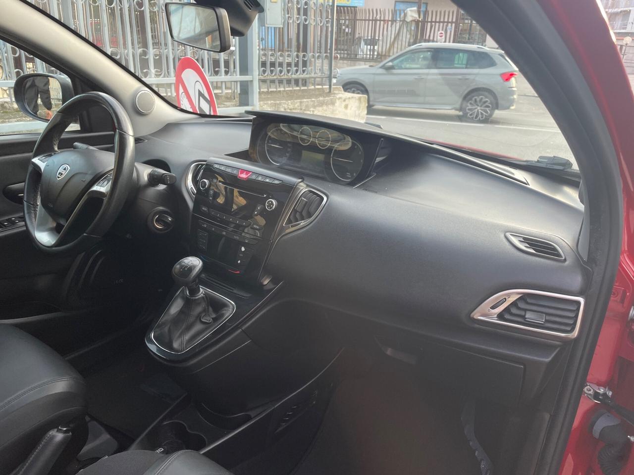 Lancia Ypsilon 0.9 TwinAir 85 CV 5 porte S&S DFN Platinum