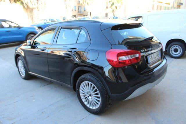 MERCEDES-BENZ GLA 200 d Automatic 4Matic Business