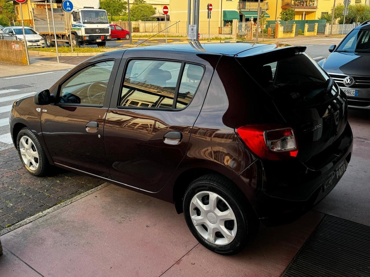 Dacia Sandero 1.2 75CV Serie Speciale Lauréate Family