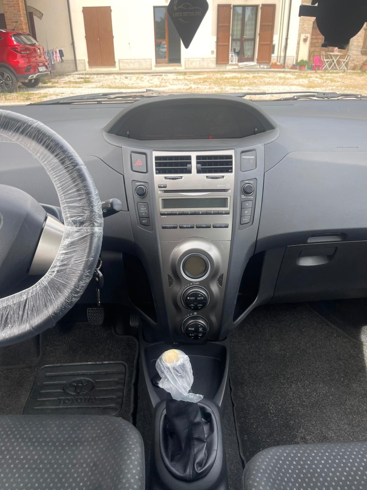 Toyota Yaris 1.0 5 porte Sol