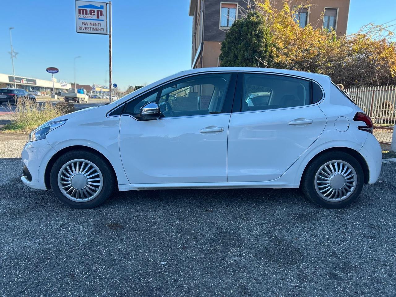 Peugeot 208 Allure 1.2 PureTech 82 #8112