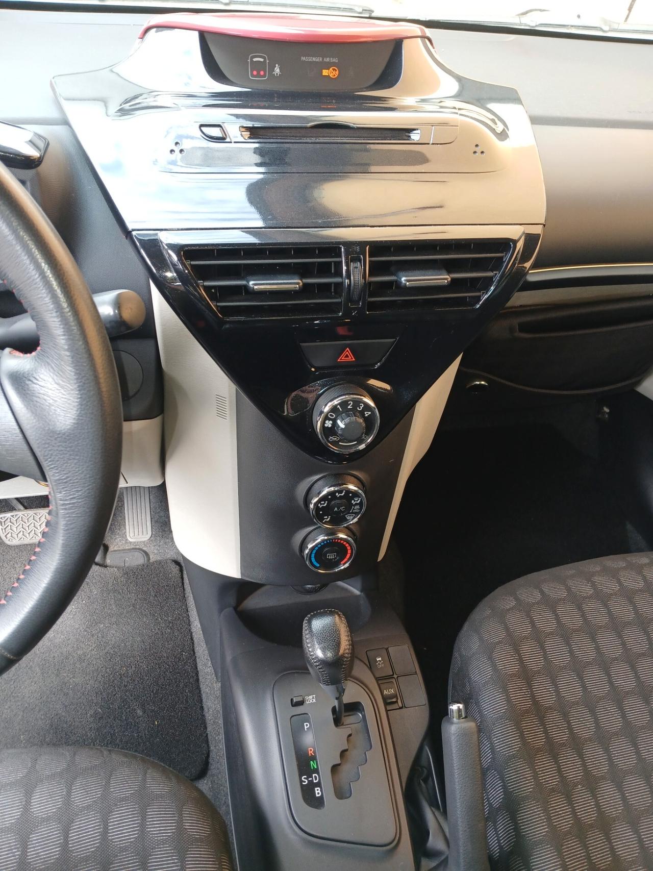 Toyota iQ 1.0 CVT Sol***AUTOMATICA 4 POOSTI ** KM 7 1 . 0 0 0 !!!!!*** 4 POSTI