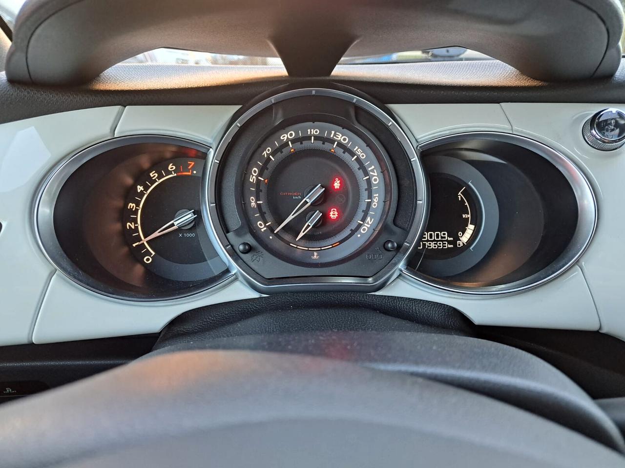 DS DS3 1.6 VTi 120 Just Black