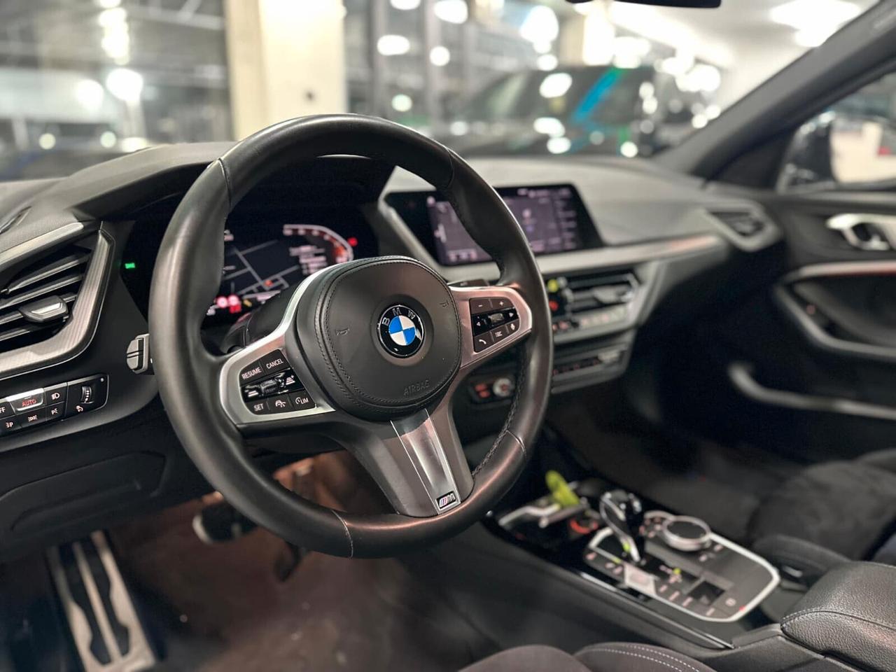 Bmw 118 118d 5p. Msport