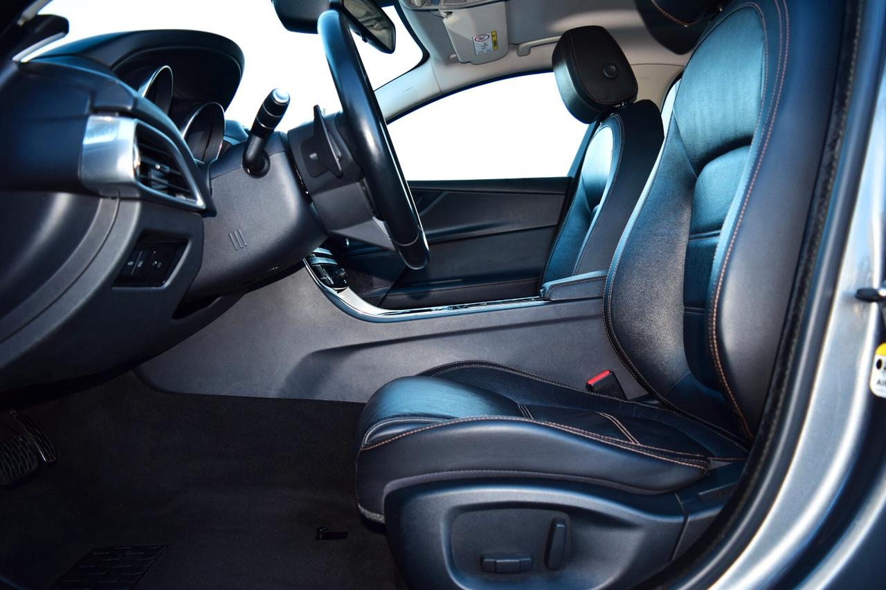 Jaguar XE 2.0 D 180 cv Automatica Prestige