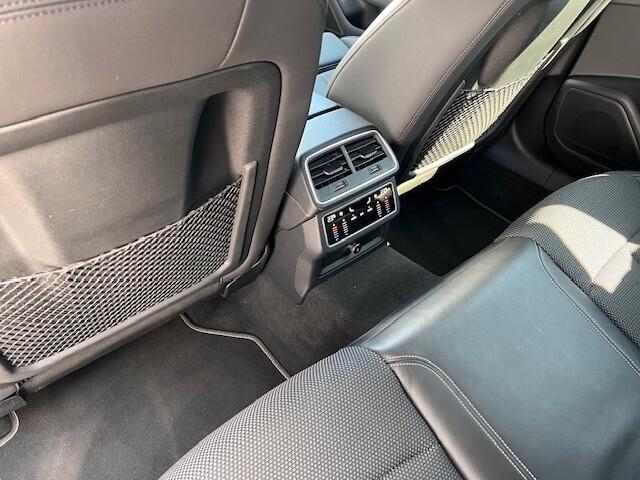 Audi A6 Avant 40 2.0 TDI S-LINE QUATTRO