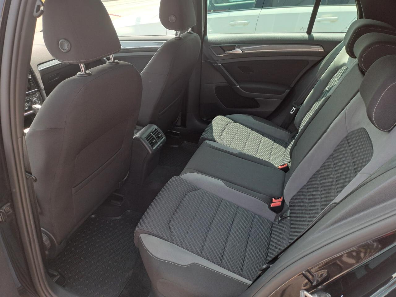 VW Golf 1.5 TSI 150CV DSG R-LINE