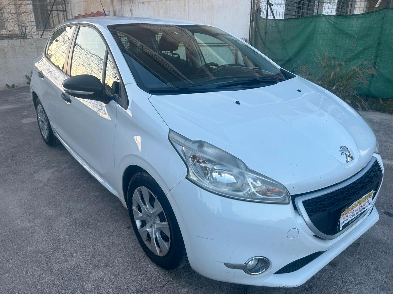 Peugeot 208 1.4 HDi 68 CV AUTOCARRO