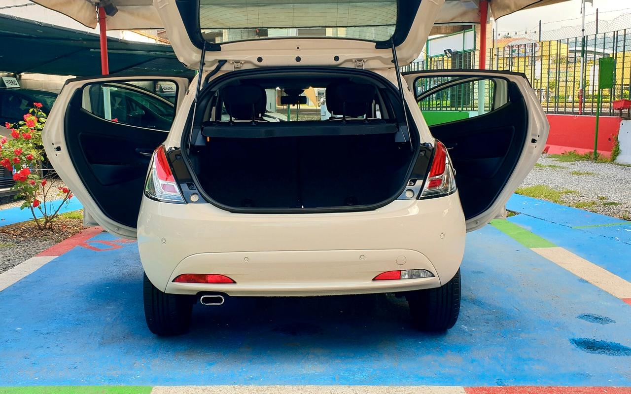 LANCIA YPSILON 1.2 BENZINA FULL OPTIONAL KM 31 MILA