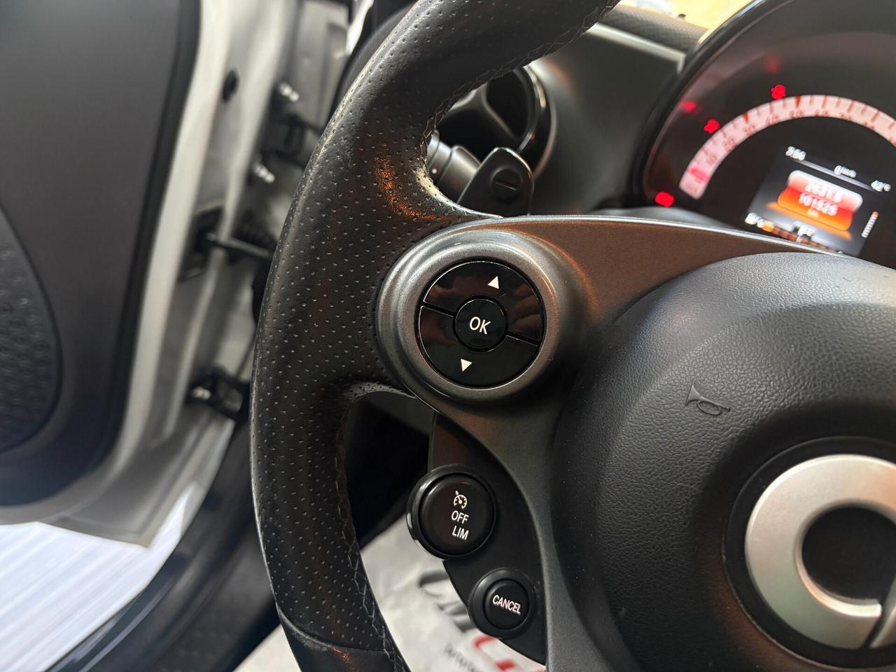 smart forFour 1.0 Twinamic Automatica 71cv Passion ITALIANA