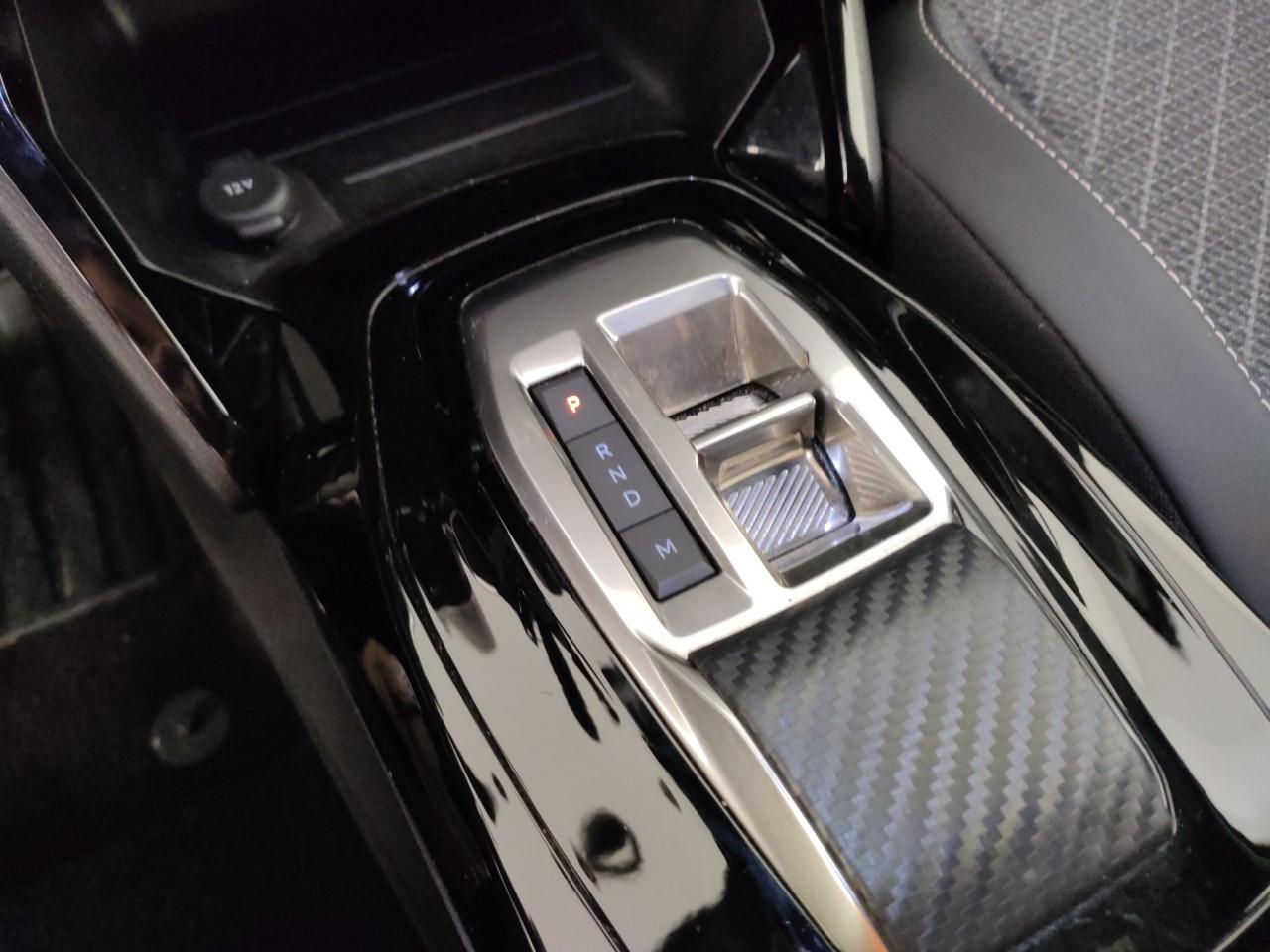 PEUGEOT 2008 1.2 hybrid Allure 145cv e-dcs6