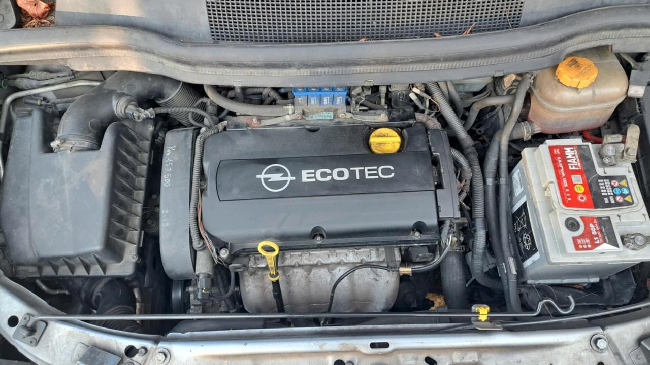 Opel Zafira 1.8 16V VVT Cosmo