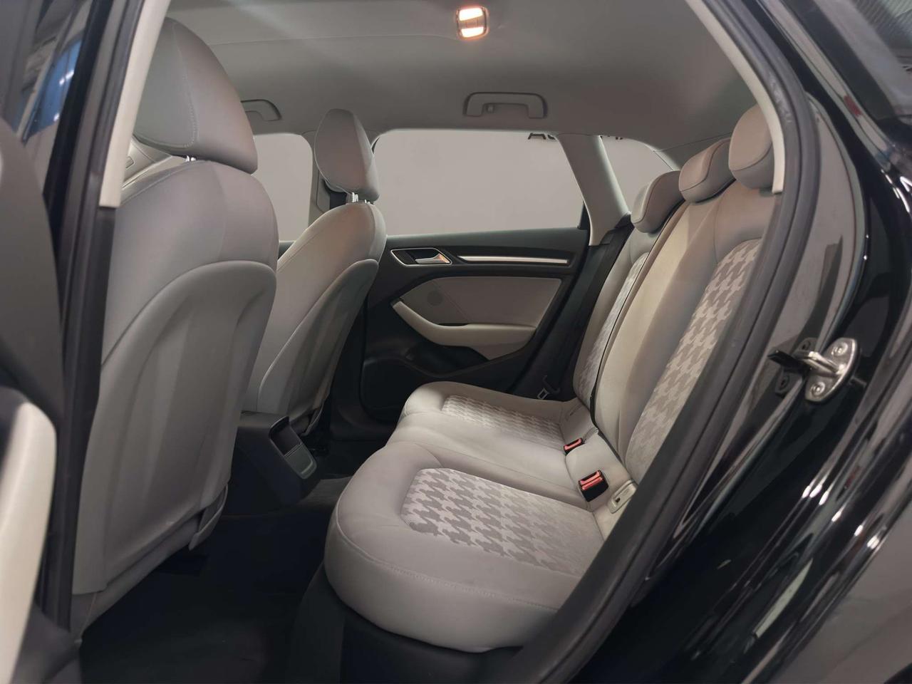 Audi A3 A3 III Sportback 1.6 tdi Ambiente