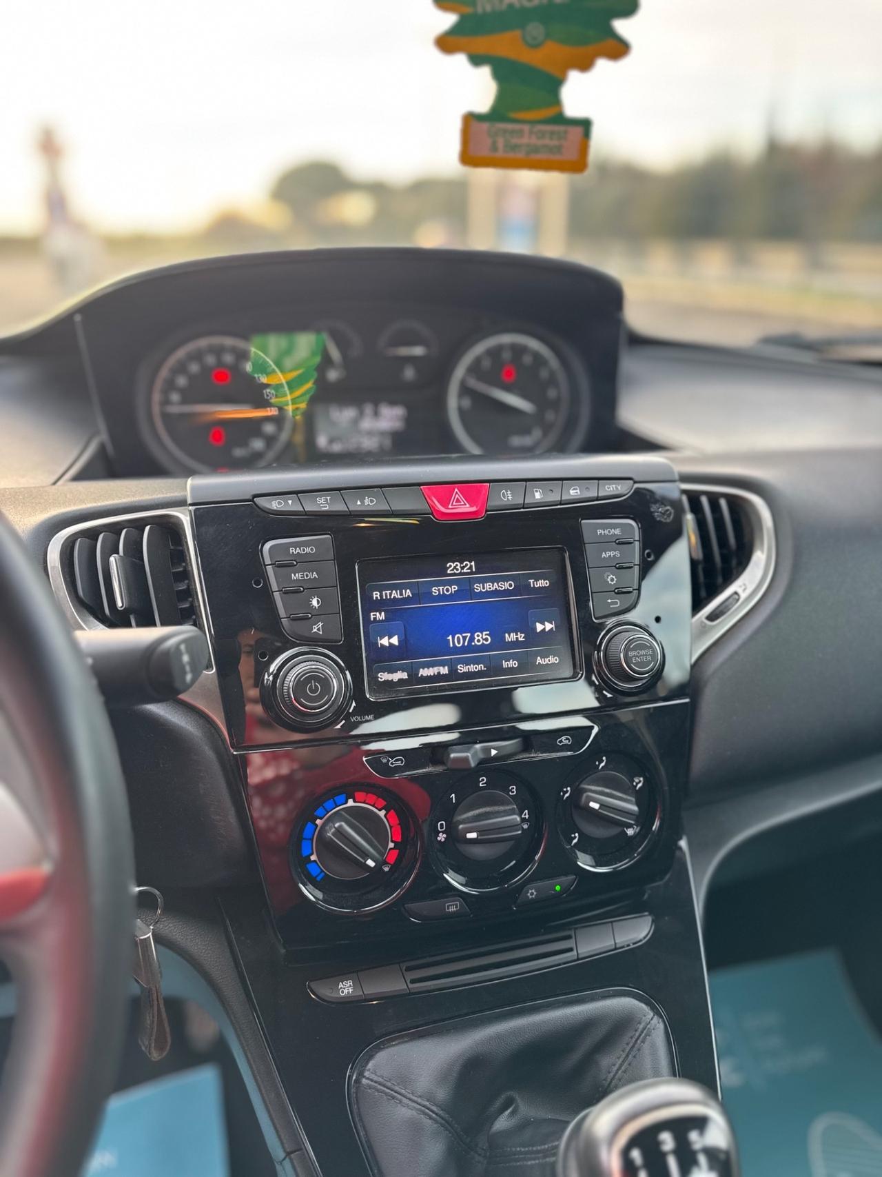 Lancia Ypsilon 1.2 69 CV 5 porte GPL Ecochic Gold