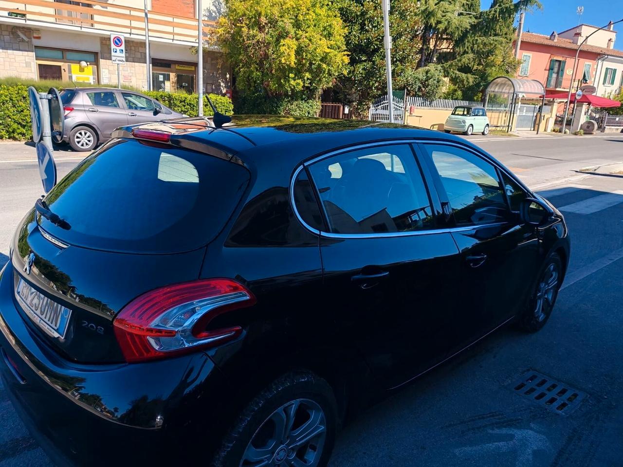 Peugeot 208 PureTech 82 5 porte Allure