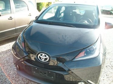 Toyota Aygo 1.0 VVT-i 69 CV 5 porte x-clusiv MMT SI NEOPATENTATI GARANZIA UN ANNO KM124585