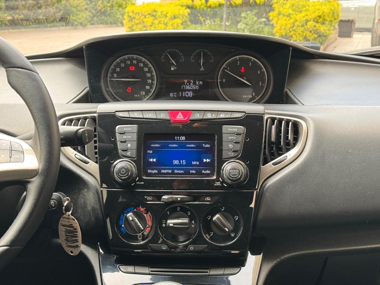 Lancia Ypsilon 1.3 MJT 16V 95 cv 5 porte S&S Platinum 5 posti