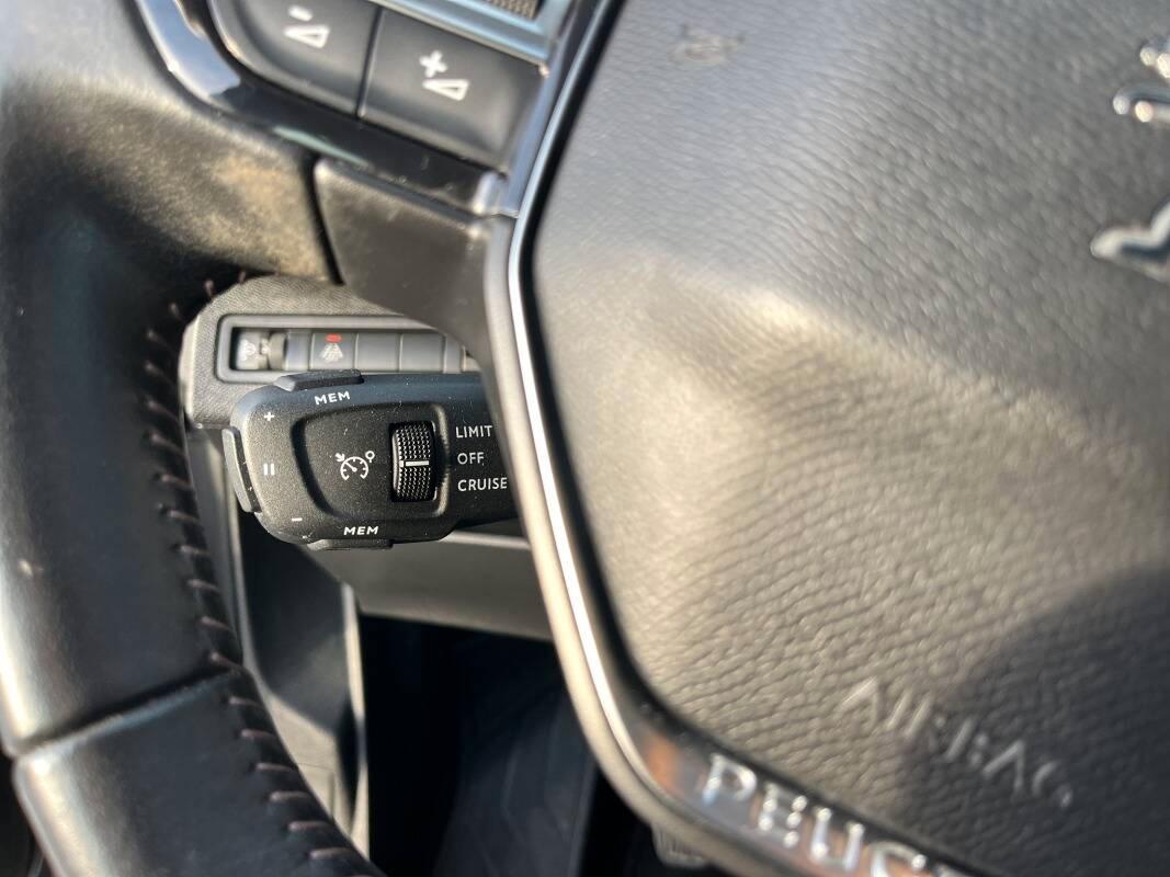 Peugeot 3008 II 1.2 puretech t Active s&s 130cv