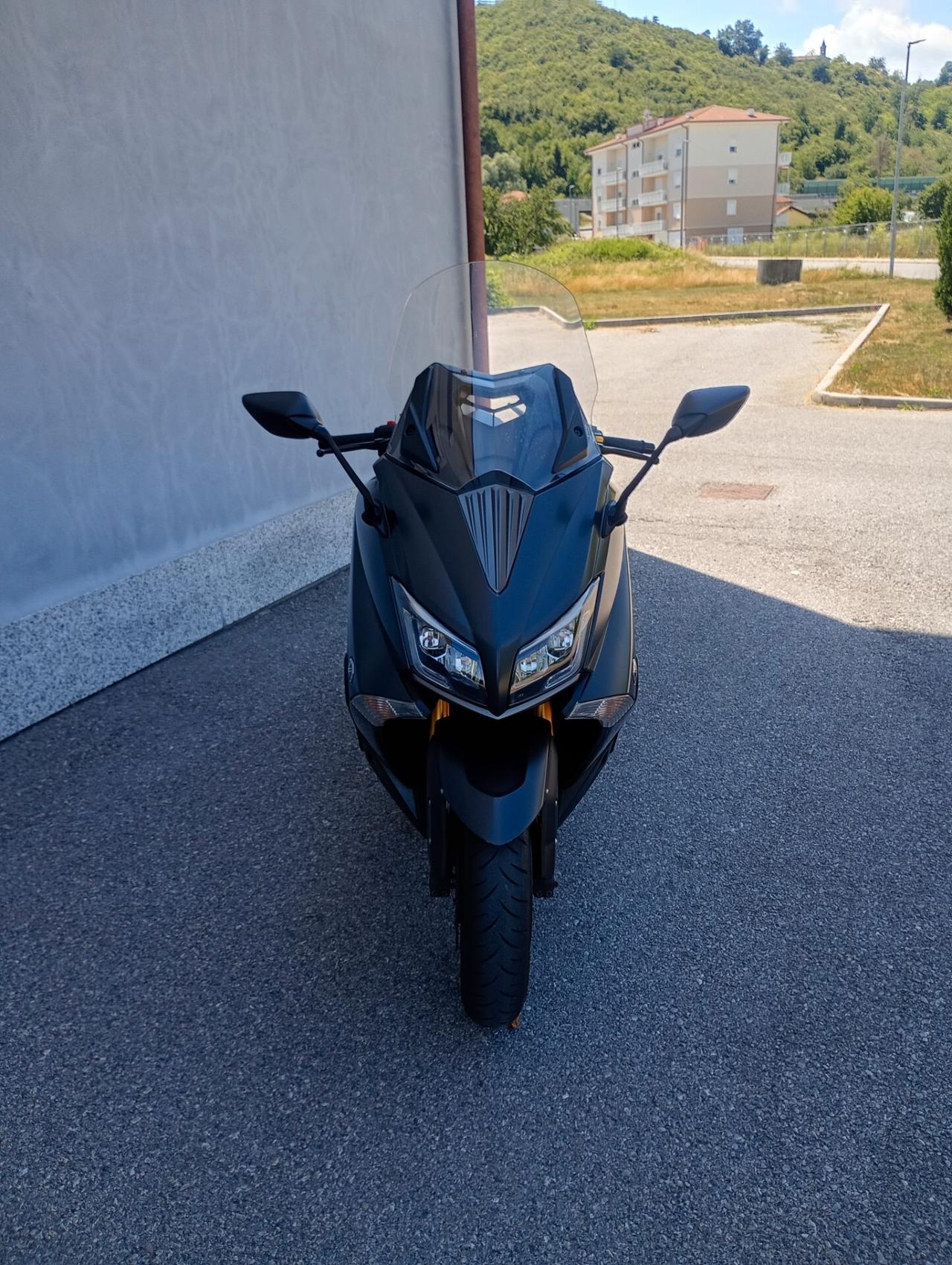 Yamaha T Max 530 iron