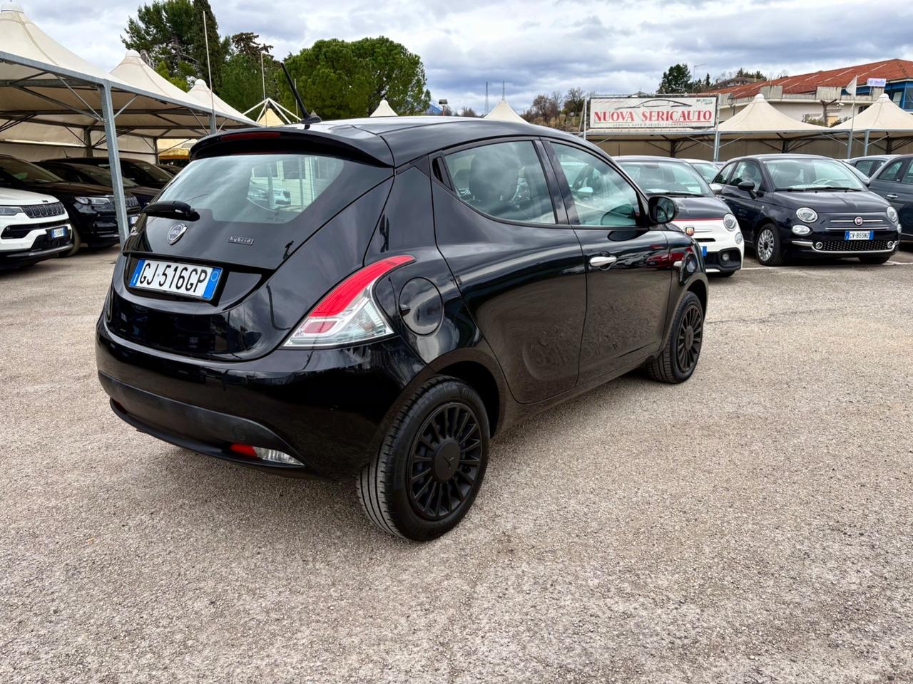 Lancia Ypsilon 1.0 70Cv FireFly 5 porte Hybrid Silver
