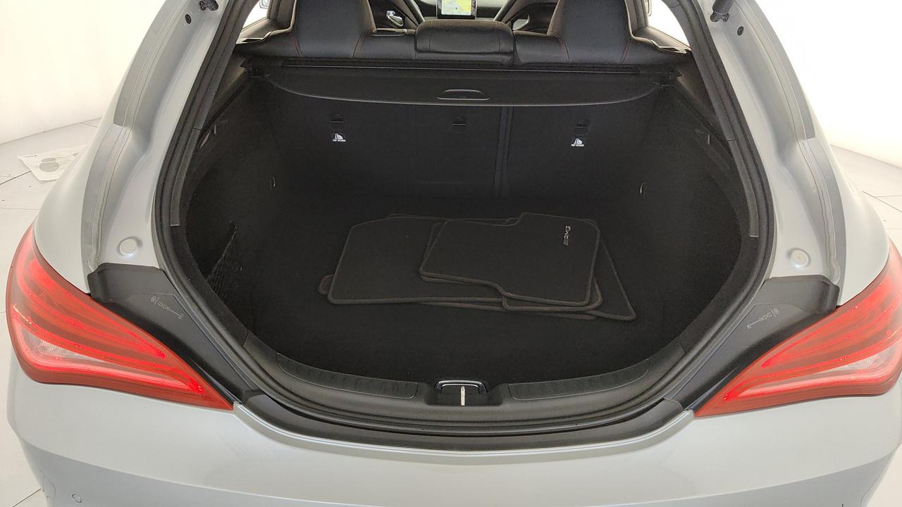 Mercedes-Benz CLA Shooting Brake AMG 45 4matic 360cv auto