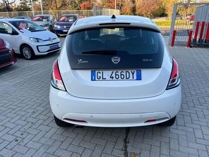 Lancia Ypsilon 1.0 FireFly 5 porte S&S Hybryd Gold