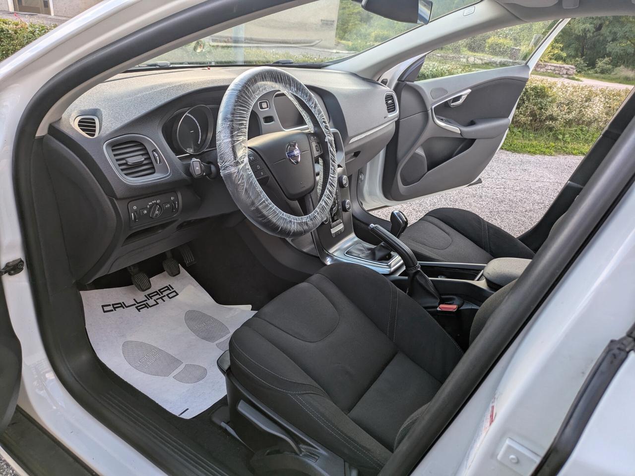 VOLVO V40 CROSS COUNTRY D2 MOMENTUM