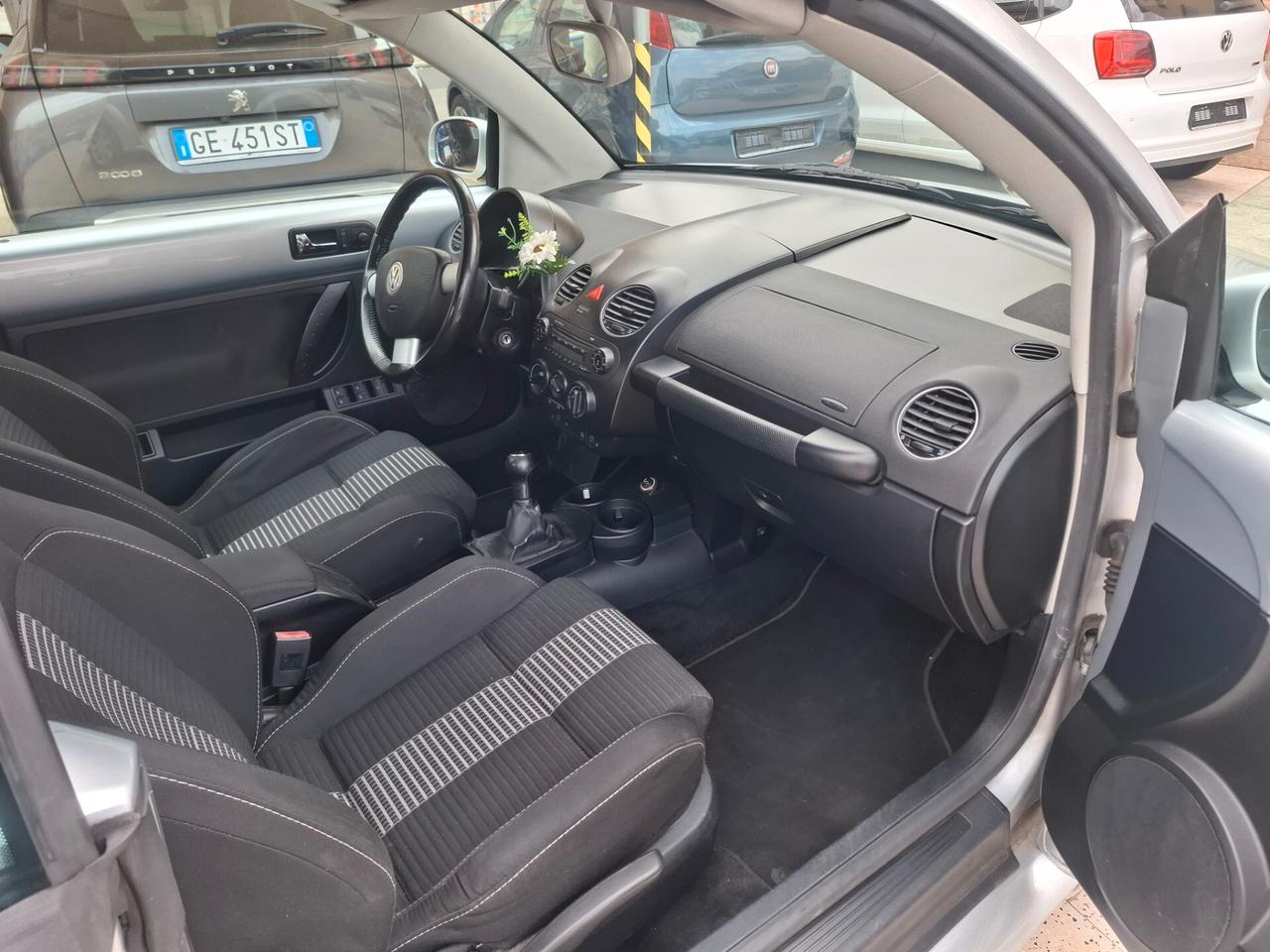 Volkswagen New Beetle Cabriolet - 1.4-16V Highline