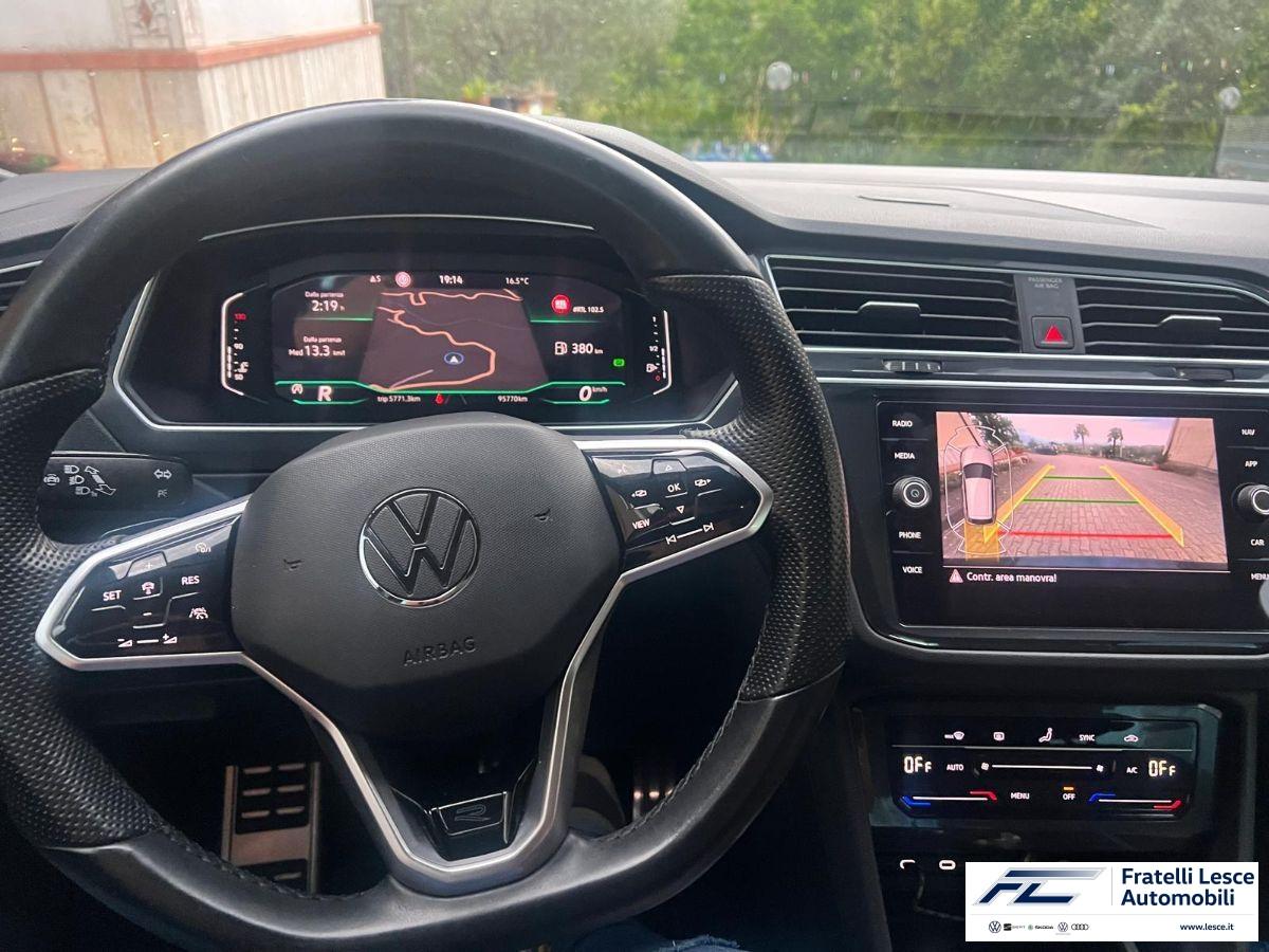 VOLKSWAGEN - Tiguan 2.0 tdi scr R-Line 150cv dsg (Conto Vendita - Esposizione Piano Lago)