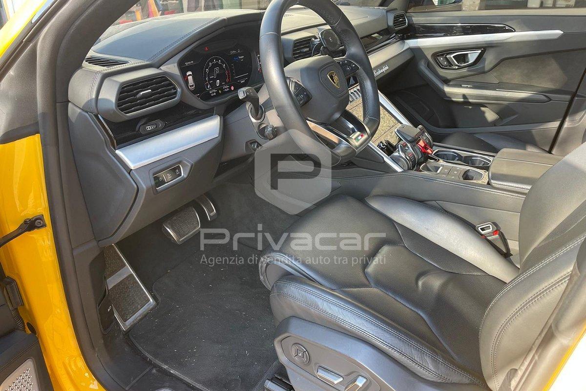LAMBORGHINI Urus 4.0