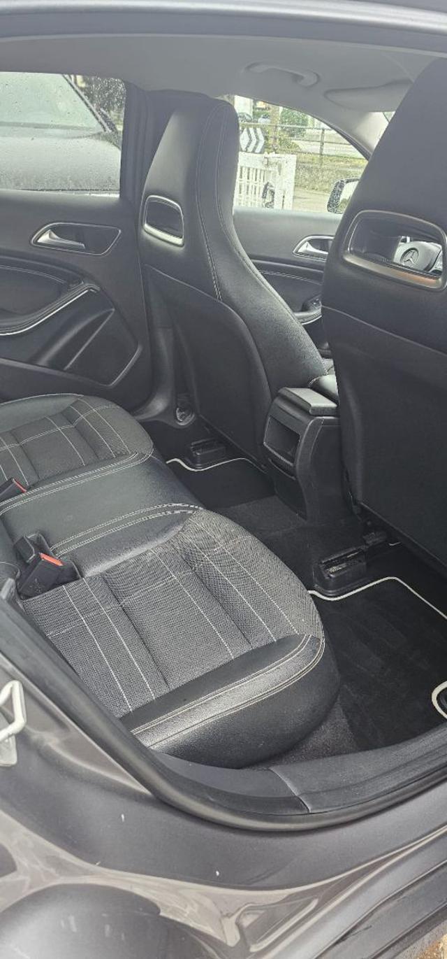 MERCEDES-BENZ GLA 200 CDI Sport