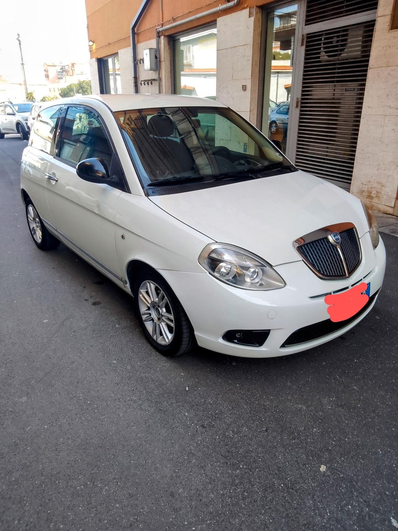 Lancia Ypsilon 1.3 MJT 75 CV Platinum