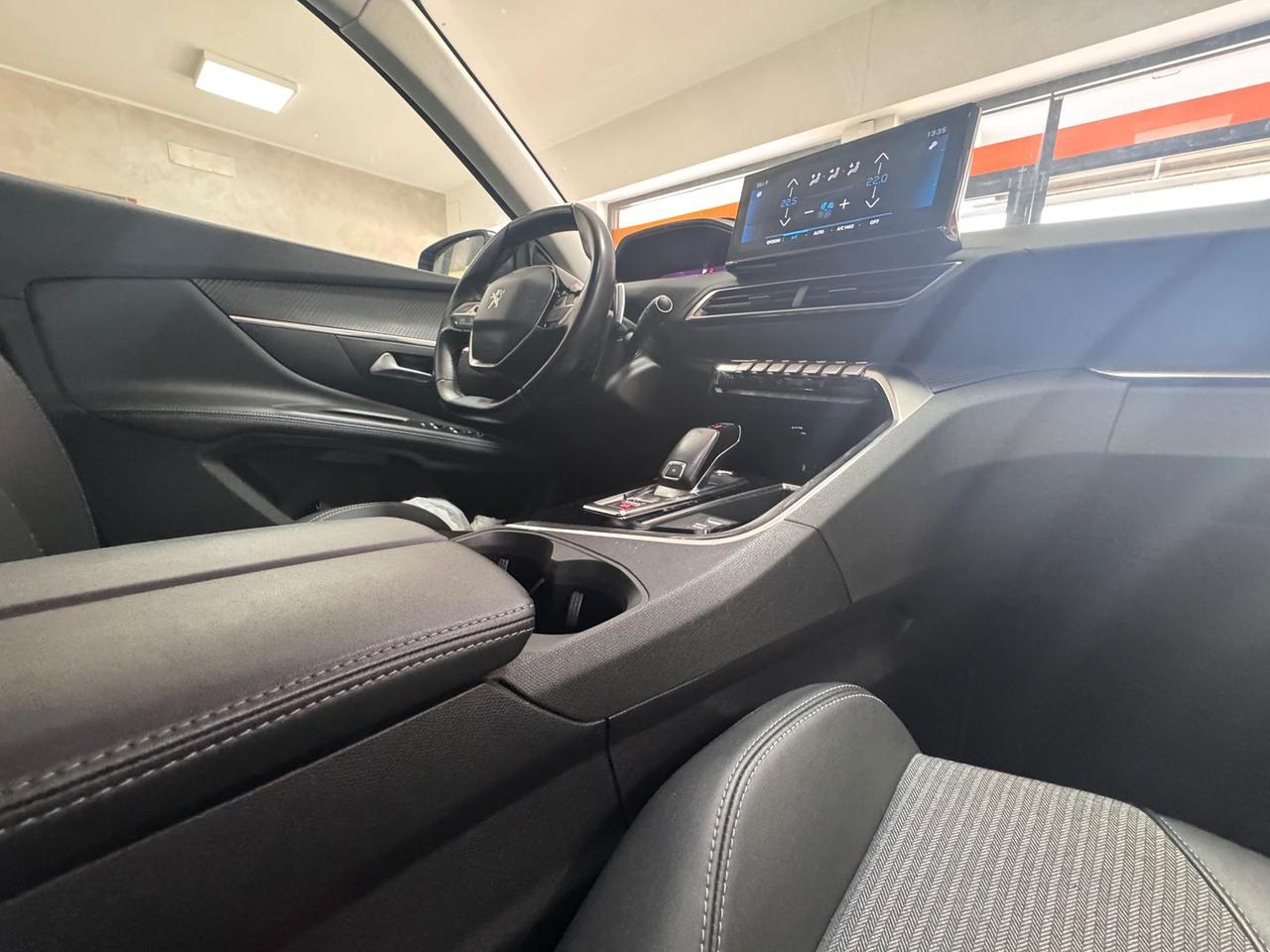 Peugeot 5008 Allure 1.5 Blue HDI 130 #5923