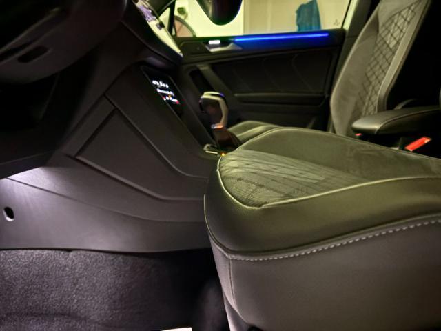 VOLKSWAGEN Tiguan 2.0 TDI 150 CV SCR DSG R-Line LUCI AMBIENTE