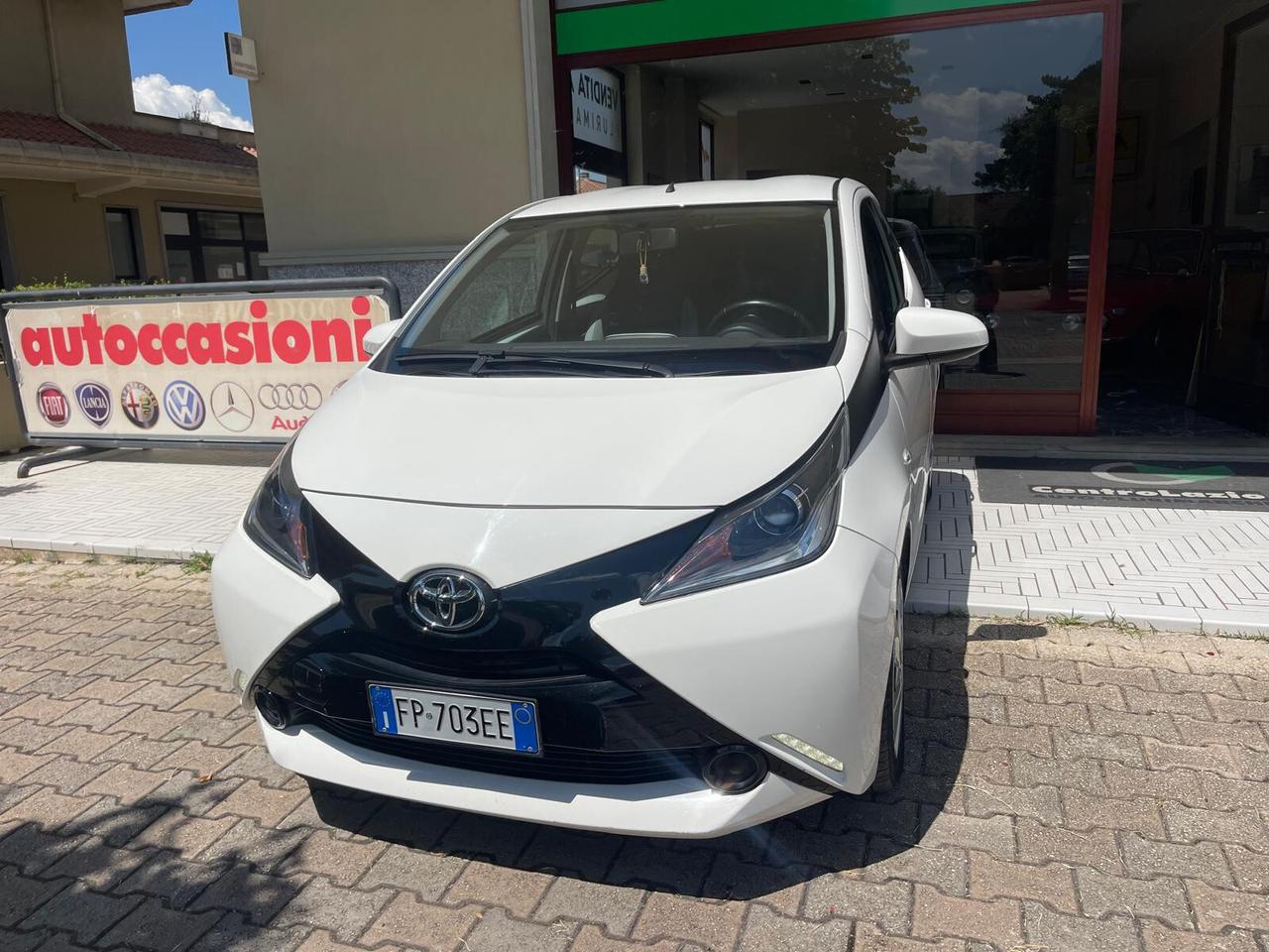 Toyota Aygo 1.0 VVT-i 69 CV 5 porte x-business MMT