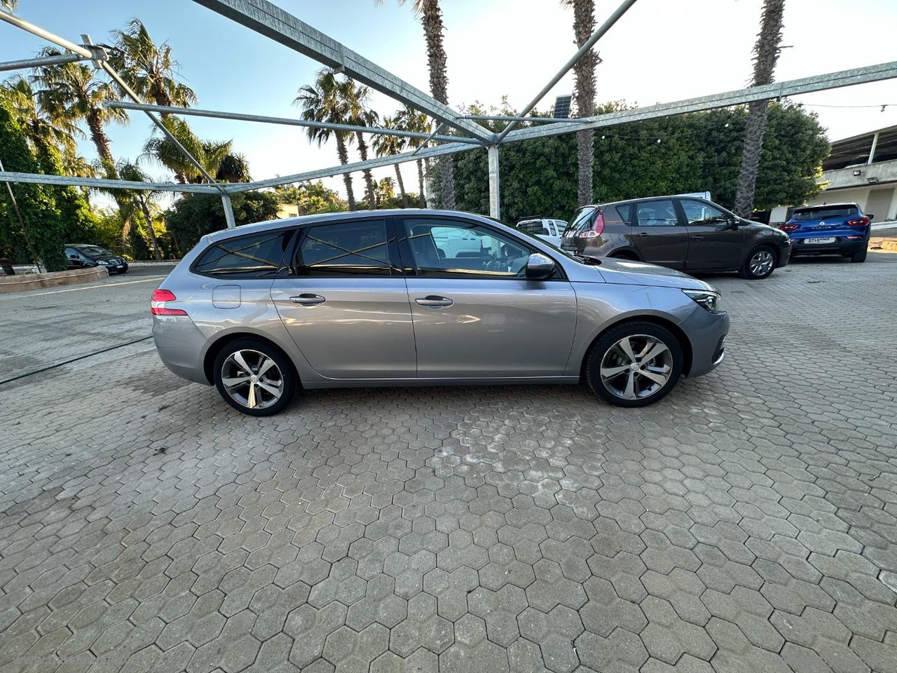 PEUGEOT 308 BlueHDi 130 S&S EAT8 SW Allure