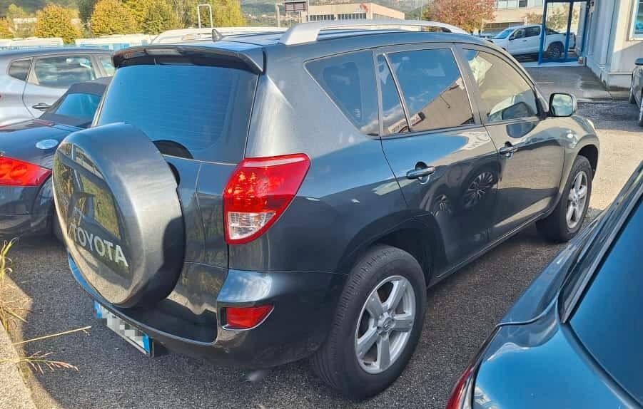 Toyota RAV 4 2.2 D-4D 4X4 Luxury INTROVABILE