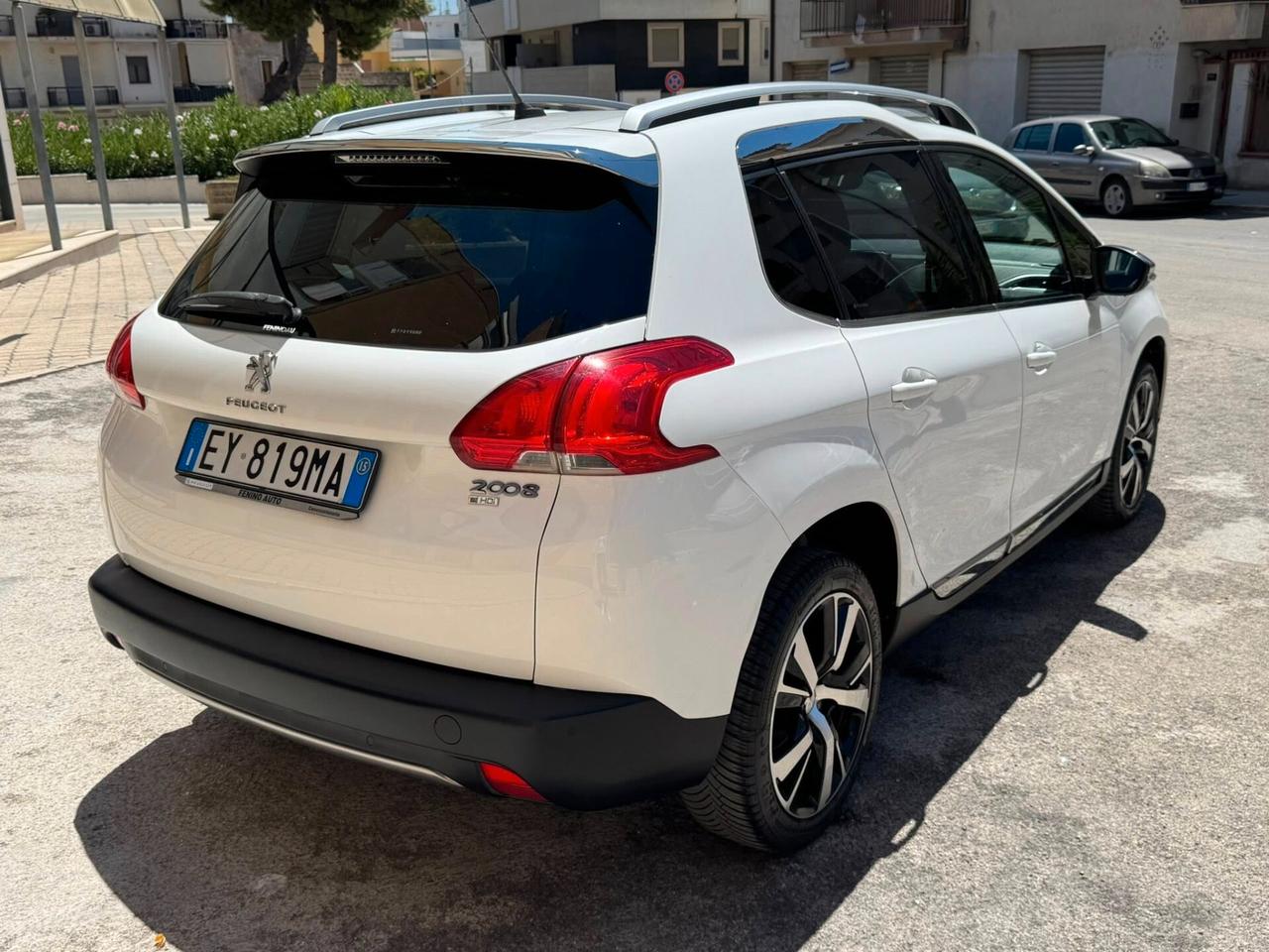 PEUGEOT 2008 1.6 HDI ALLURE TETTO+NAVI+CERCHI