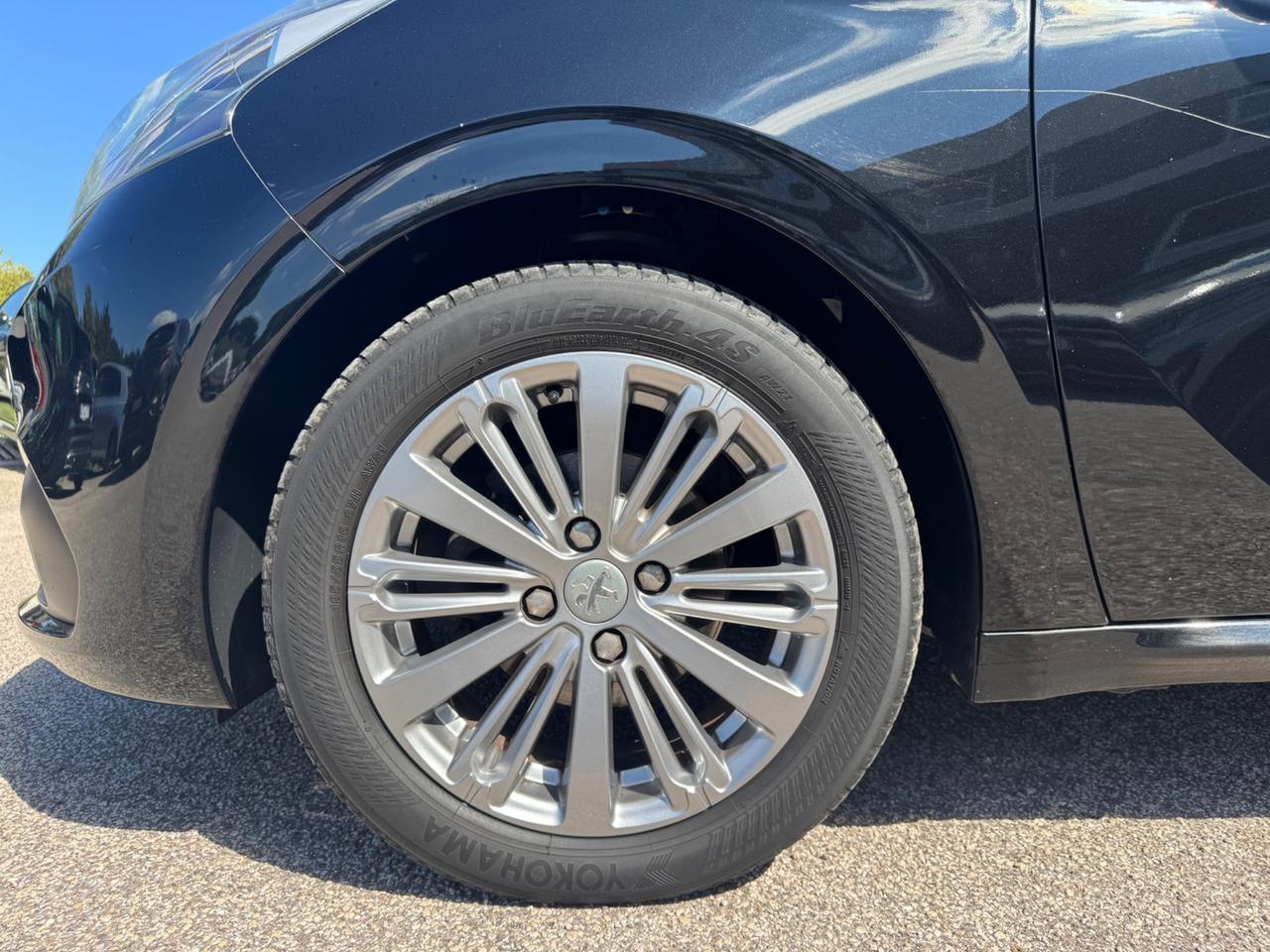 Peugeot 208 82cv 5p. GPL Allure NEOPATENTATI UNICO PROPRIETARIO