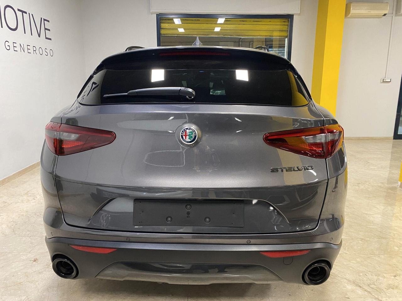 Alfa Romeo Stelvio 2.2 Turbodiesel 160 CV AT8 RWD Sport-Tech