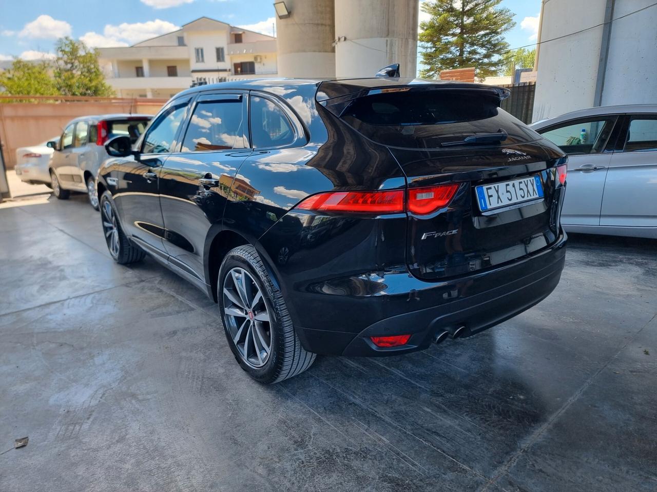 Jaguar F-Pace 2.0 D 180 CV AWD aut. R-Sport