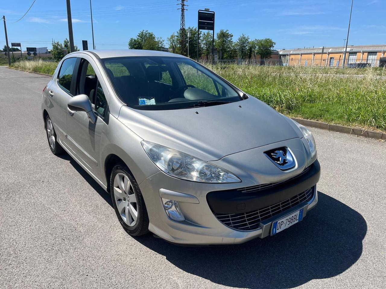 Peugeot 308 1.6 HDi 110CV 5p. Féline (6 Marce)
