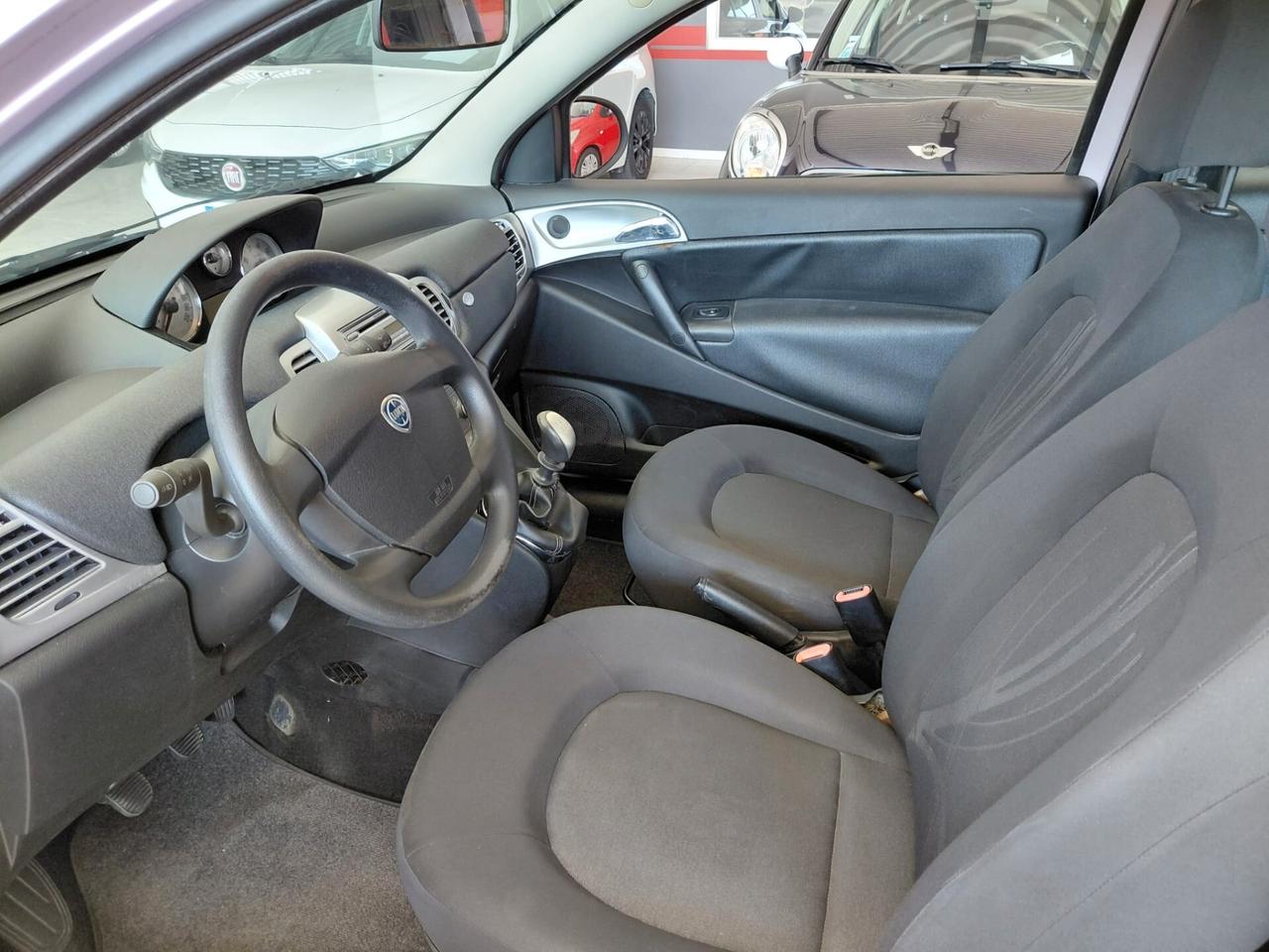 Lancia Ypsilon 1.2 69 CV Unyca