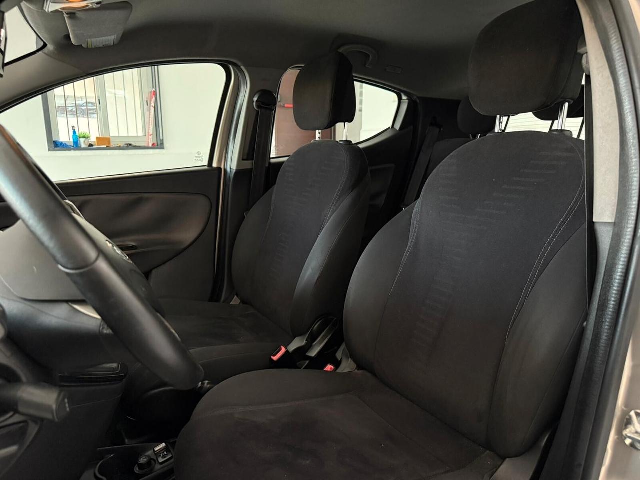Lancia Ypsilon 0.9 TwinAir 85 CV 5 porte S&S Silver