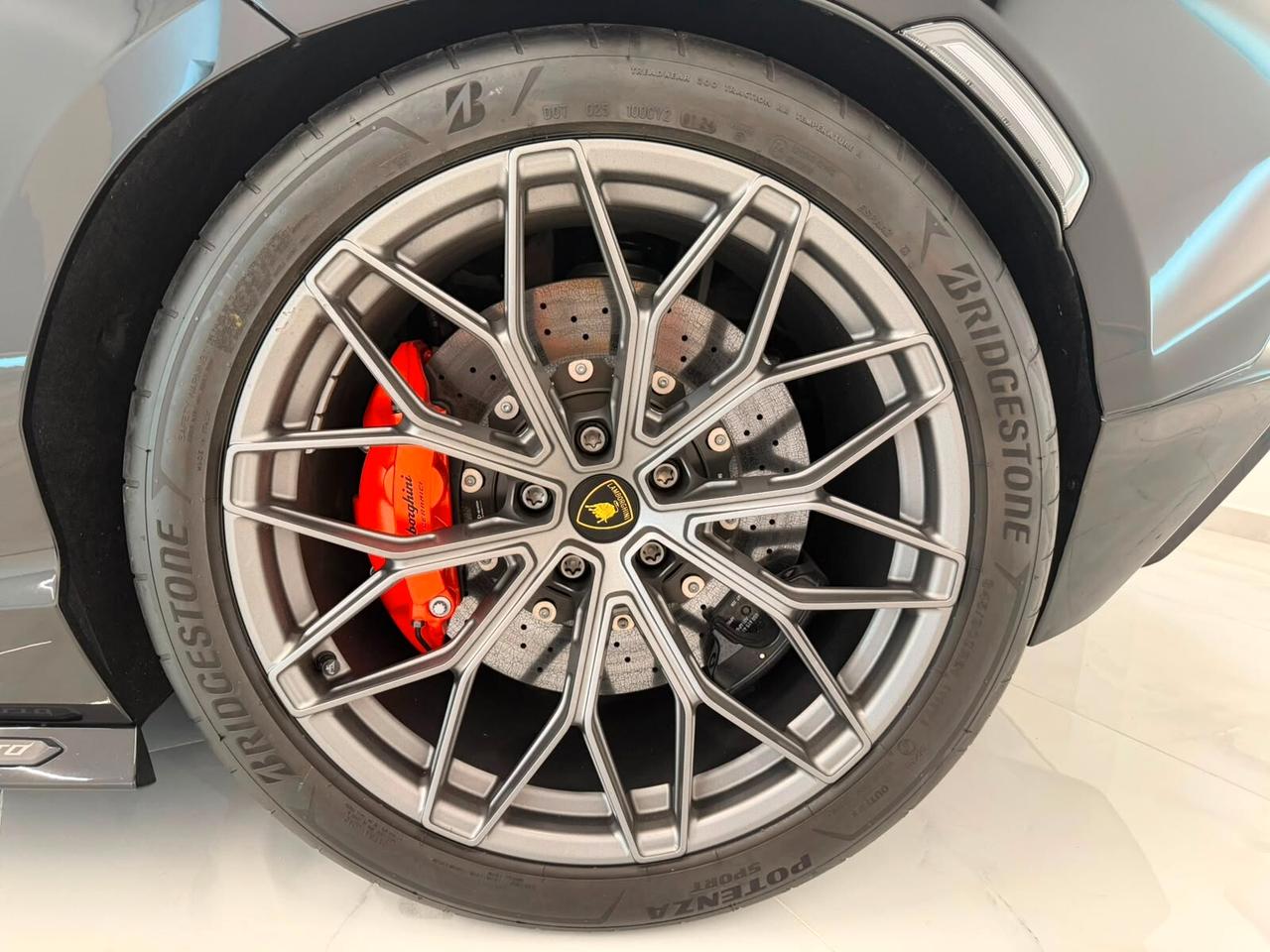 Lamborghini Revuelto Carbon