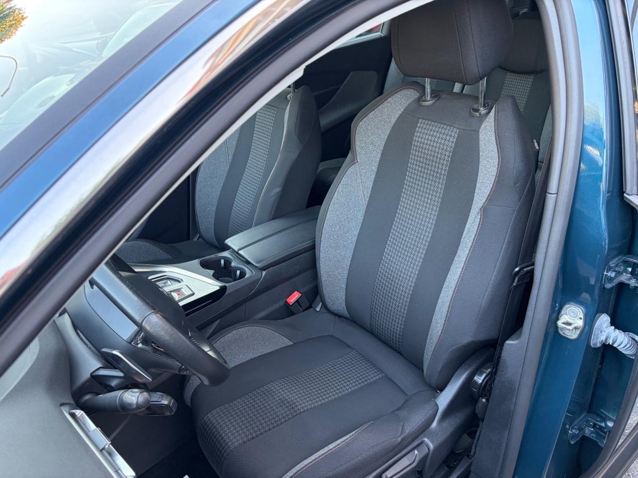 Peugeot 5008 BlueHDi 130 S&S EAT8 Active Pack