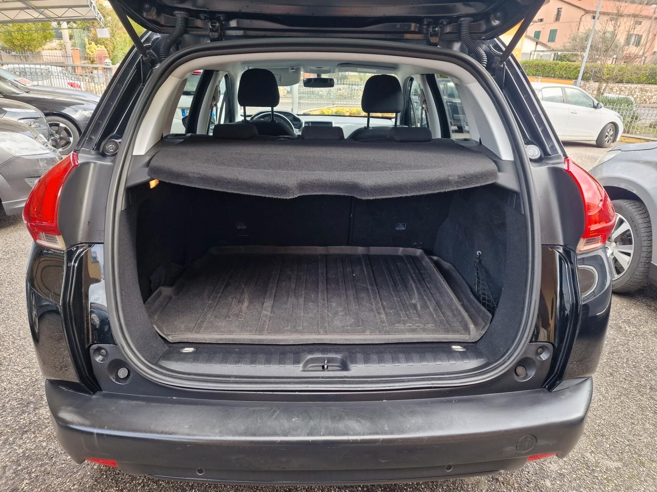 Peugeot 2008 PureTech 82 Allure, 119 mila chilometri