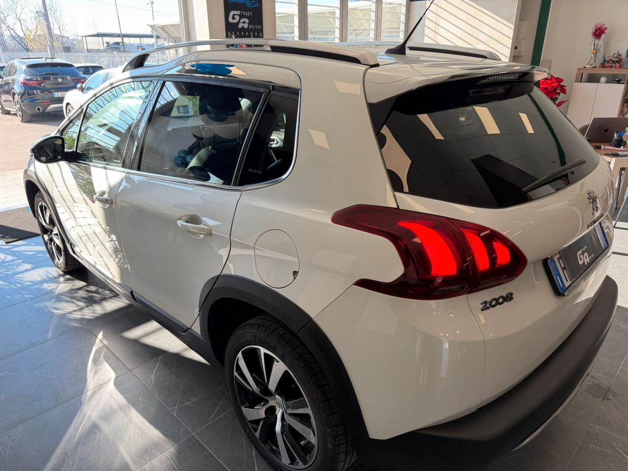 Peugeot 2008 BlueHDi 120 EAT6 S&S Allure